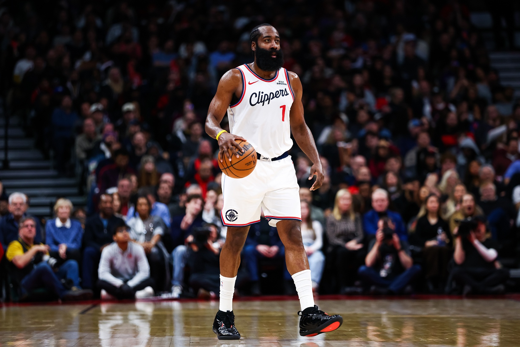 开云体育官方app-独撑没效率！哈登半场15中5得14分4板2助 三分没开6投仅1中